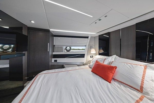 Azimut S7 2019
