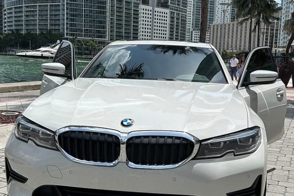 BMW 330i (2020)