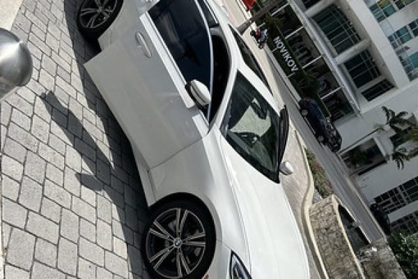 BMW 330i (2020)