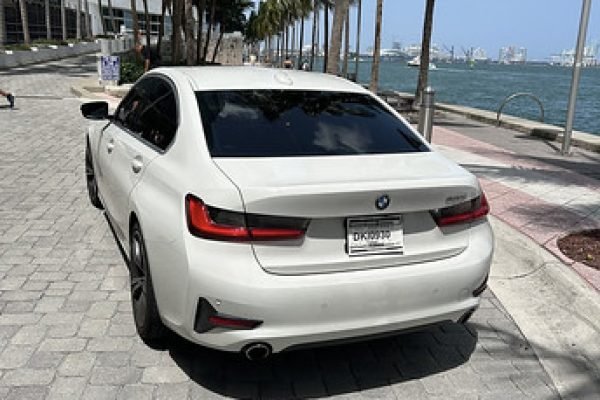 BMW 330i (2020)