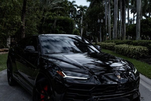 Lamborghini Black URUS (2020)