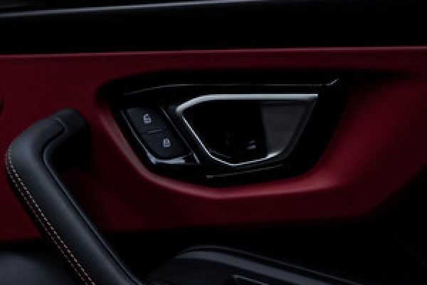 Lamborghini Black URUS (2020)