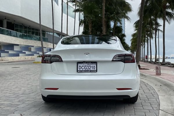 Tesla Model 3 (2021)