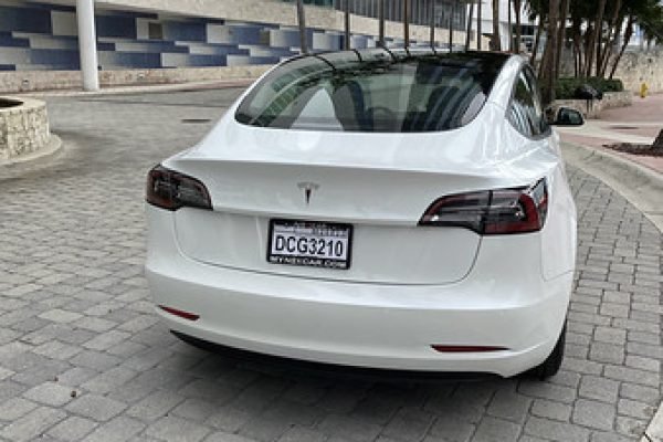 Tesla Model 3 (2021)