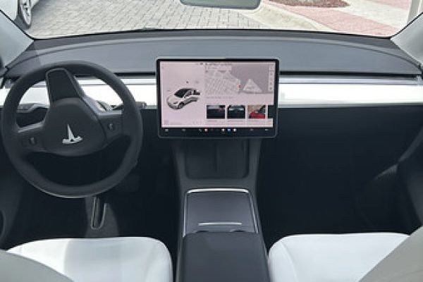 Tesla Model Y (2023)